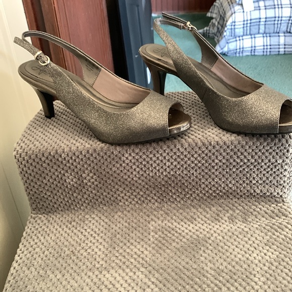 Opened toe Pumps - like new - Picture 5 of 5